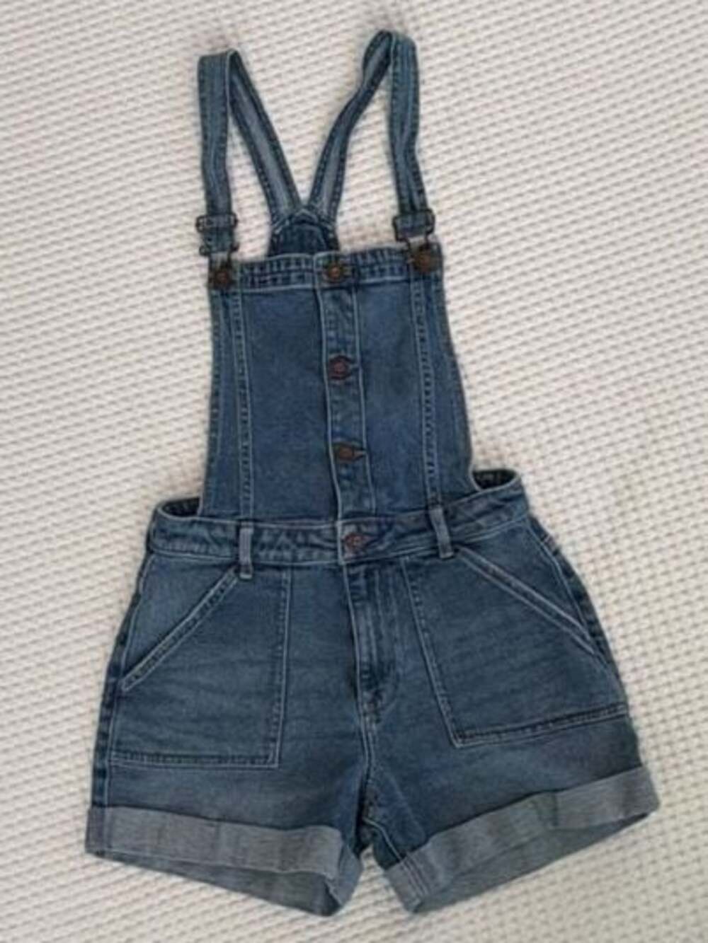 Hollister High-Rise Mom Short Overalls in Vintage Stretch Denim